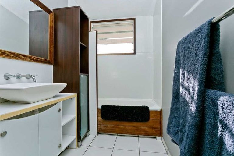 Photo of property in 90 Saddleback Rise, Murrays Bay, Auckland, 0630