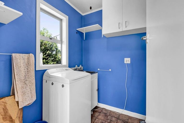 Photo of property in 10 York Crescent, Westown, New Plymouth, 4310