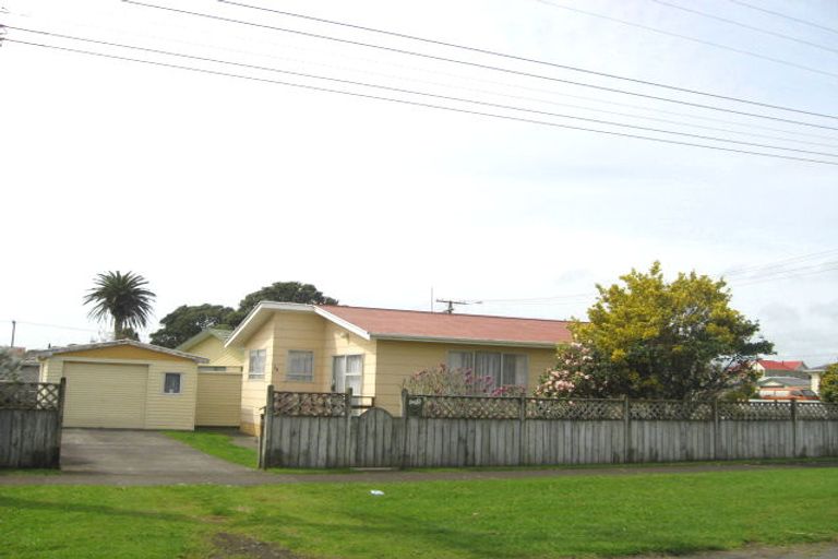 Photo of property in 74 Leslie Street, Waitara, 4320