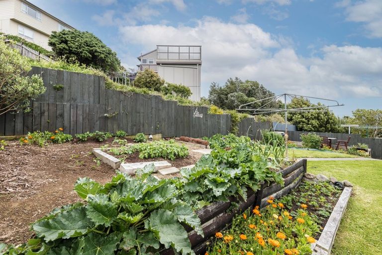 Photo of property in 13 Turville Crescent, Newlands, Wellington, 6037