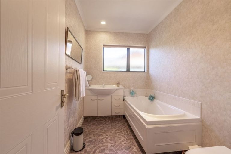 Photo of property in 15a Montgomery Terrace, Hokowhitu, Palmerston North, 4410