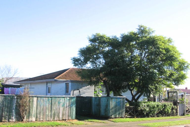 Photo of property in 2 Lamb Terrace, Onekawa, Napier, 4110