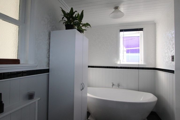 Photo of property in 12 Sedcole Street, Pahiatua, 4910