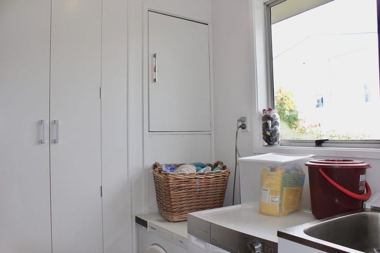 Photo of property in 58 Taipari Road, Te Atatu Peninsula, Auckland, 0610