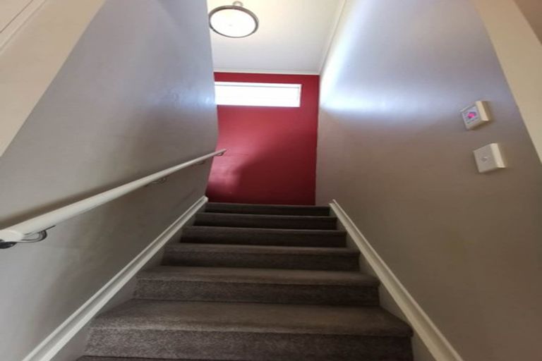 Photo of property in 19 Hornbill Drive, Fairview Heights, Auckland, 0632