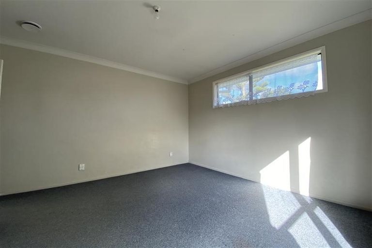 Photo of property in 6 West Harbour Drive, West Harbour, Auckland, 0618