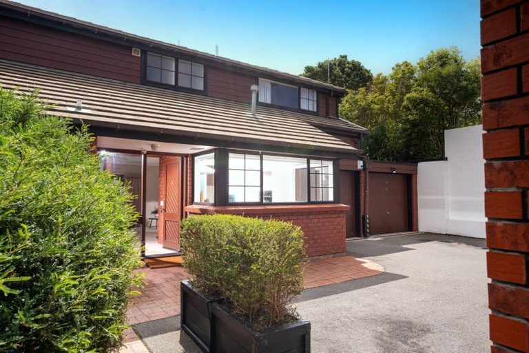 Photo of property in 2/136 Karori Road, Karori, Wellington, 6012