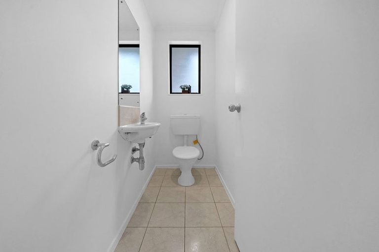 Photo of property in 31 Misty Valley Drive, Henderson, Auckland, 0612