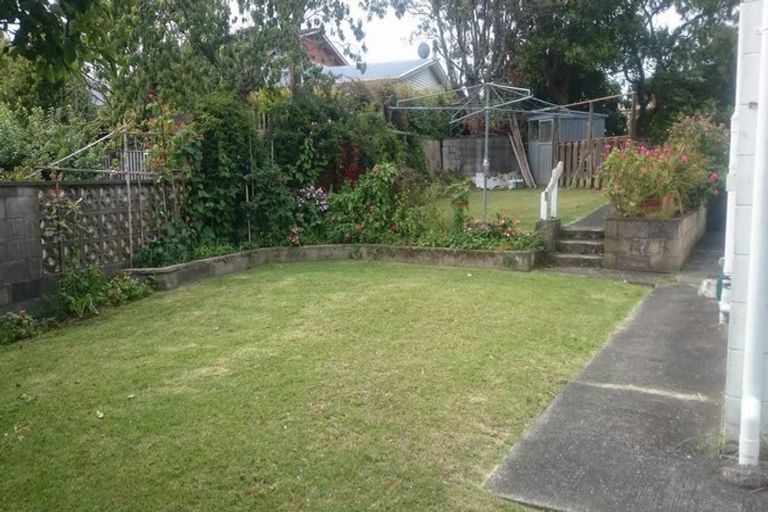 Photo of property in 22 Colin Wild Place, Glenfield, Auckland, 0629