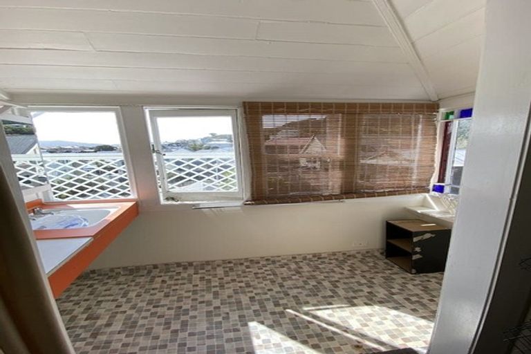 Photo of property in 16 Austin Street, Mount Victoria, Wellington, 6011