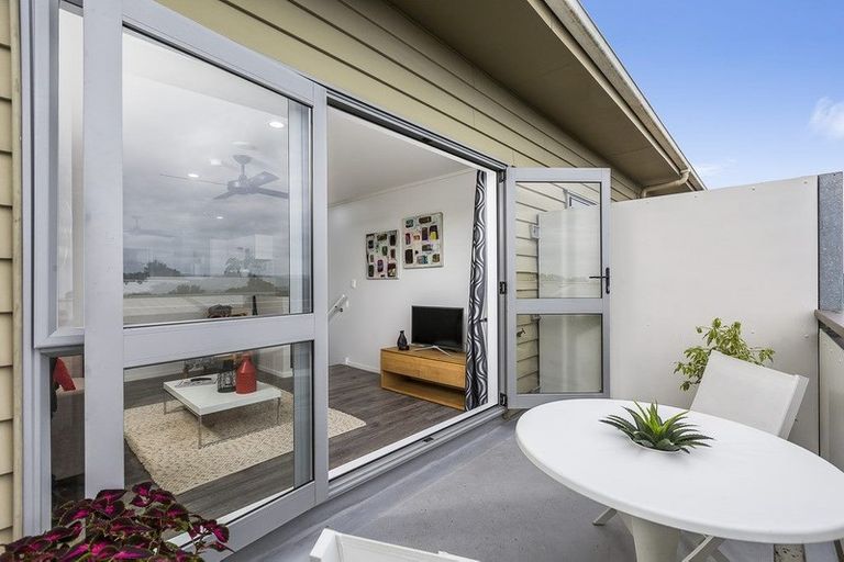 Photo of property in 325/26 Morningside Drive, Morningside, Auckland, 1025