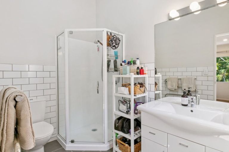 Photo of property in 2/72 Spinella Drive, Bayview, Auckland, 0629