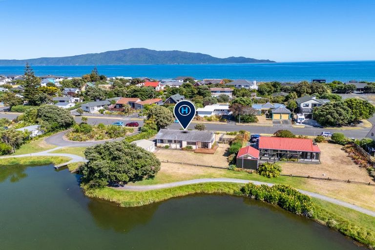 Photo of property in 172 Tutere Street, Waikanae Beach, Waikanae, 5036
