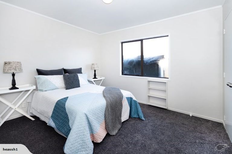 Photo of property in 2/83 Redcrest Avenue, Red Hill, Papakura, 2110