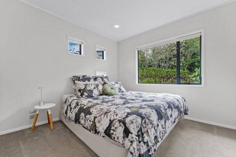 Photo of property in 140 Chelsea View Drive, Chatswood, Auckland, 0626