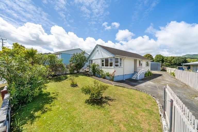 Photo of property in 72 Castor Crescent, Cannons Creek, Porirua, 5024