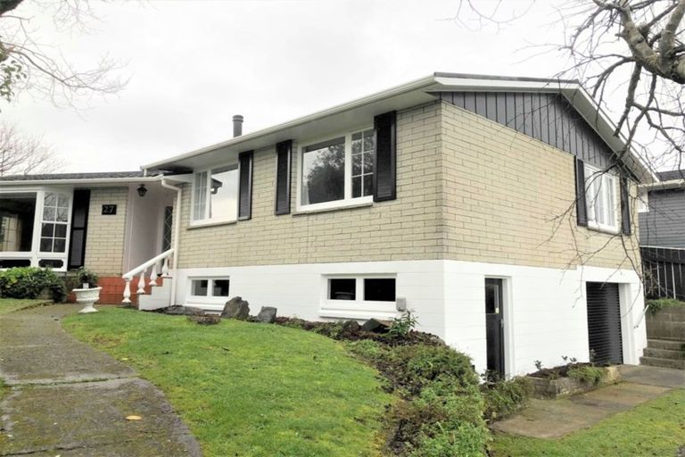 Photo of property in 27 Sunbrae Drive, Silverstream, Upper Hutt, 5019
