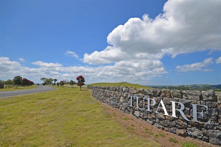 Photo of property in 1088 South Head Road, South Head, Helensville, 0874