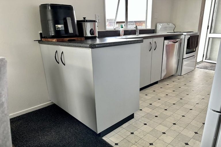 Photo of property in 24 Suzanne Grove, Kelvin Grove, Palmerston North, 4414