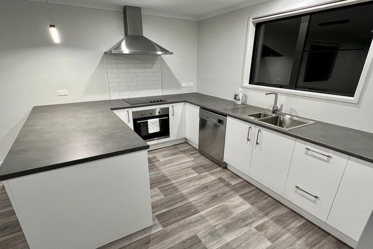 Photo of property in 16 Wrybill Way, Welcome Bay, Tauranga, 3112