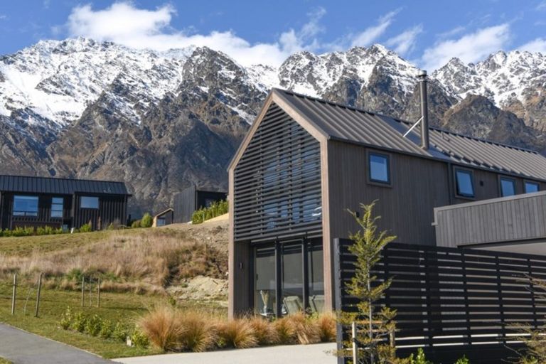 Photo of property in 25 Falconer Rise, Jacks Point, Queenstown, 9371