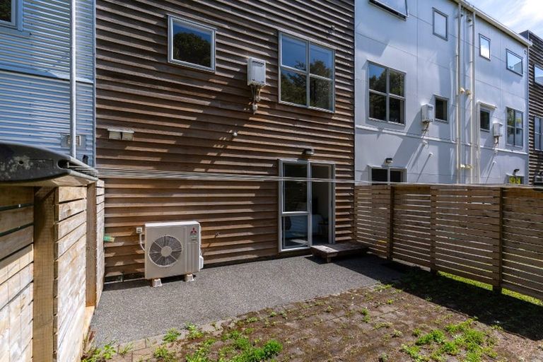 Photo of property in 10 Saddleback Grove, Karori, Wellington, 6012