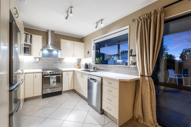 Photo of property in 61 Albatross Close, Whitby, Porirua, 5024