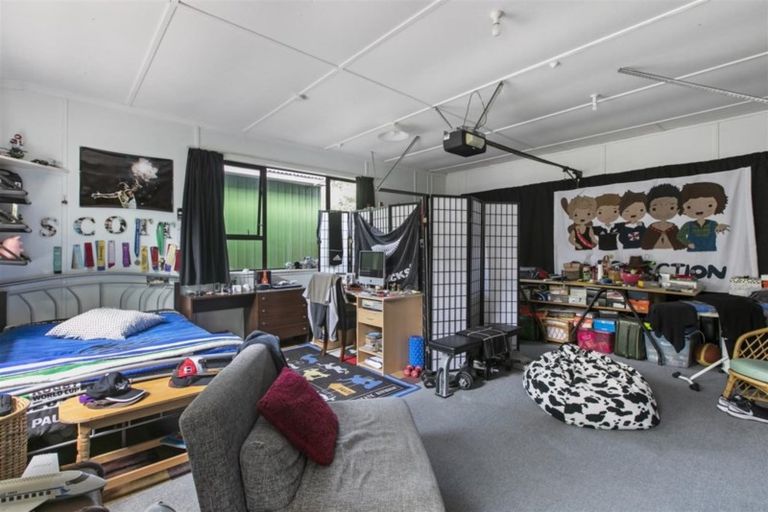 Photo of property in 37 Ridgemount Rise, Mangere Bridge, Auckland, 2022