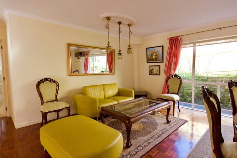 Photo of property in 2/32 Spencer Road, Pinehill, Auckland, 0632