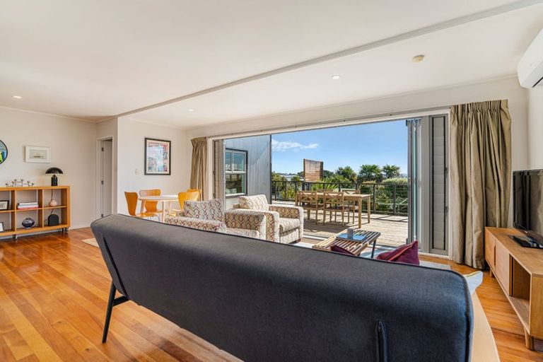 Photo of property in 93 Wade River Road, Stanmore Bay, Whangaparaoa, 0932