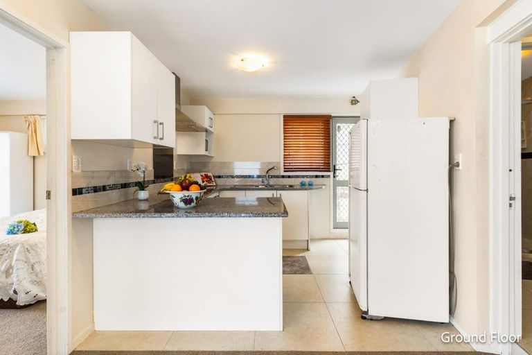 Photo of property in 42 Ellesmere Crescent, Pakuranga Heights, Auckland, 2010