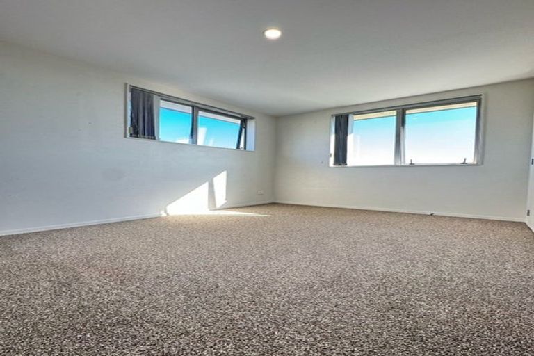 Photo of property in 21 Kirikiri Drive, Papakura, 2110