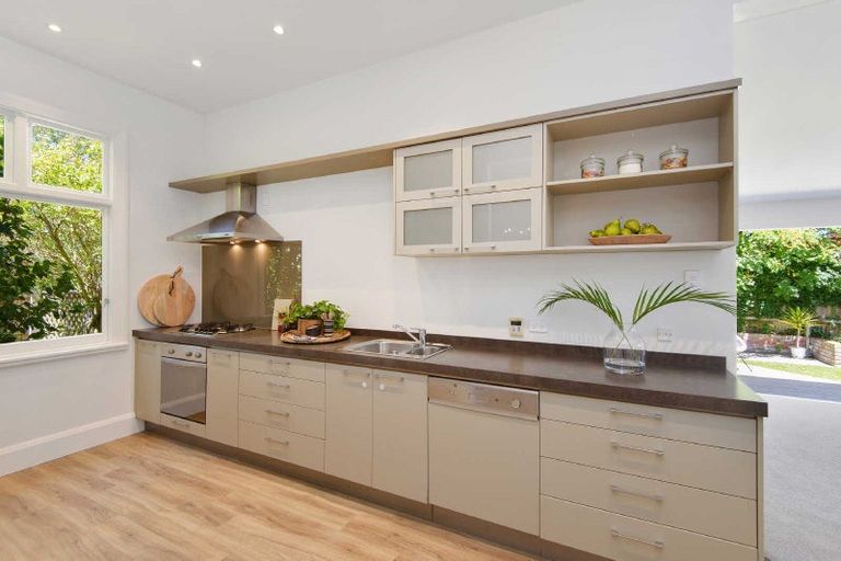 Photo of property in 124 Edward Avenue, Edgeware, Christchurch, 8013