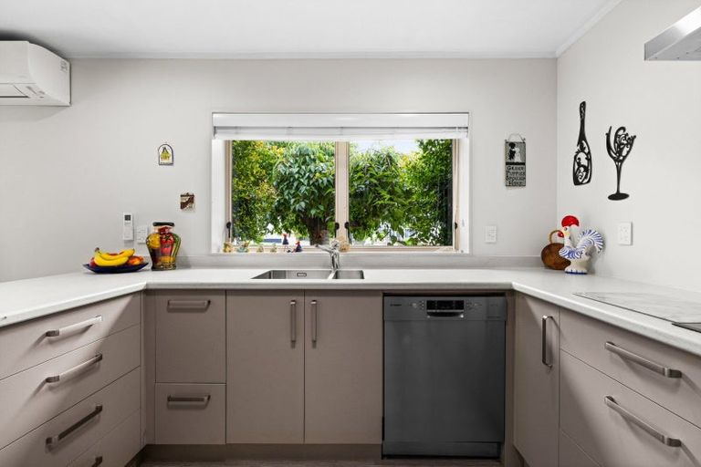 Photo of property in 34 Avondale Road, Taradale, Napier, 4112