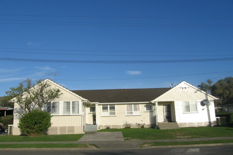 Photo of property in 8a Matahourua Crescent, Cannons Creek, Porirua, 5024