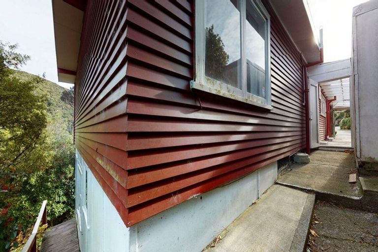 Photo of property in 42 Versailles Street, Karori, Wellington, 6012