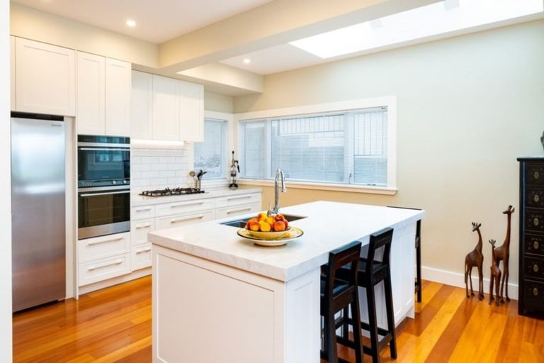 Photo of property in 8 Cobden Road, Bluff Hill, Napier, 4110