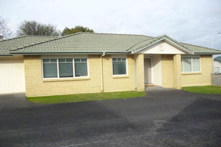 Photo of property in 112 Bob Charles Drive, Golflands, Auckland, 2013