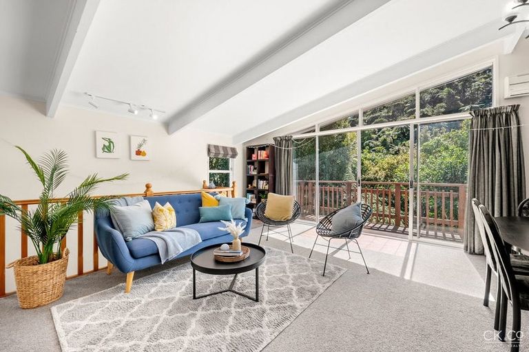 Photo of property in 18 Harbour View Road, Harbour View, Lower Hutt, 5010