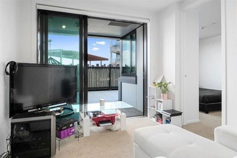 Photo of property in 208/6 Waikumete Road, Glen Eden, Auckland, 0602