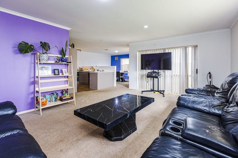 Photo of property in 35 Peverill Crescent, Papatoetoe, Auckland, 2025