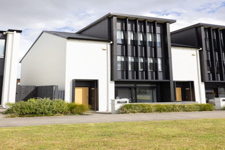 Photo of property in 10 Alexander Willis Crescent, Hobsonville, Auckland, 0616