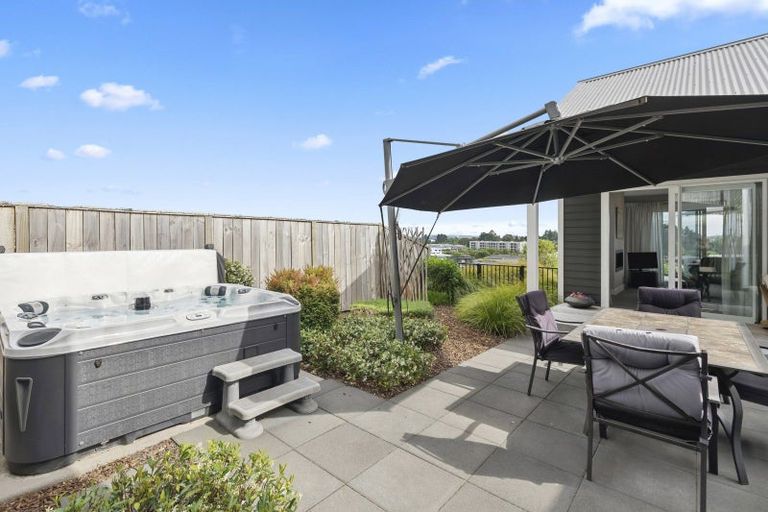 Photo of property in 5 Azalea Lane, Waipahihi, Taupo, 3330