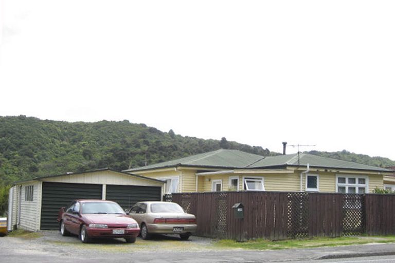 Photo of property in 129 Waikawa Road, Picton, 7220