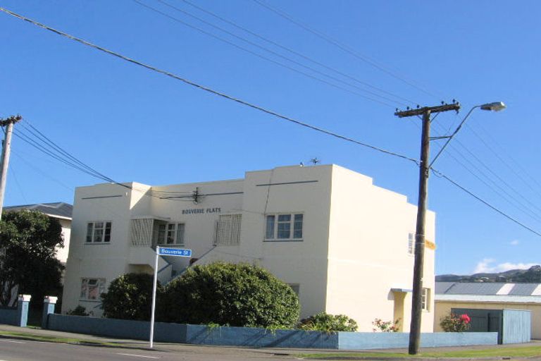 Photo of property in 4/137-139 Cuba Street, Petone, Lower Hutt, 5012
