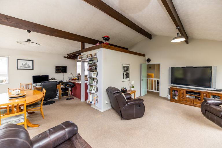 Photo of property in 10a Tracy Place, Redwood, Christchurch, 8051