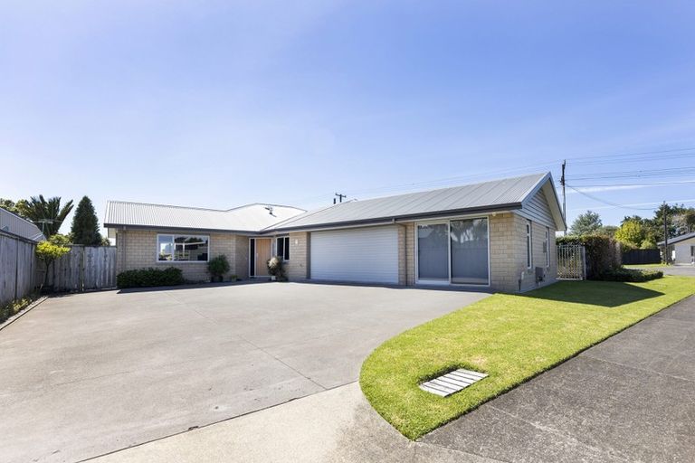 Photo of property in 2 Oakwood Drive, Highlands Park, New Plymouth, 4312