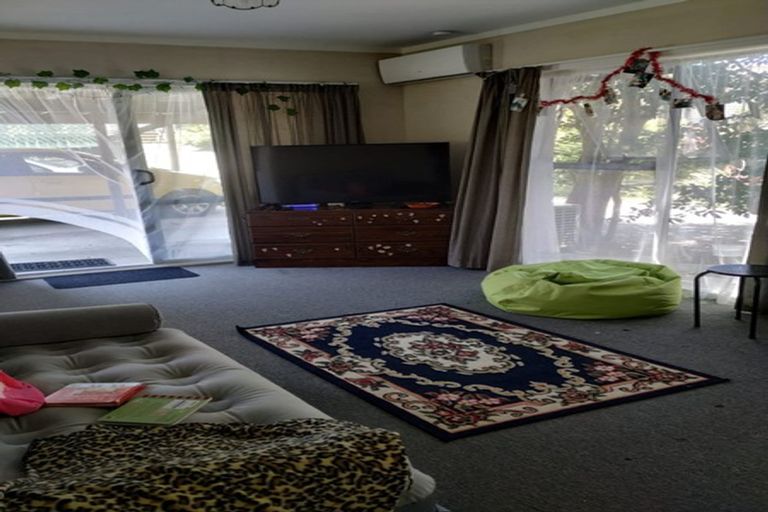 Photo of property in 1/83 Mcleod Road, Te Atatu South, Auckland, 0610