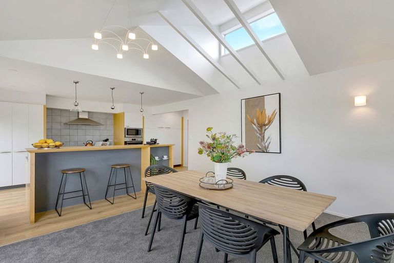 Photo of property in 10 Kahu Road, Paremata, Porirua, 5024