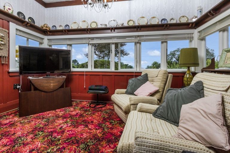 Photo of property in 904a East Coast Road, Northcross, Auckland, 0630